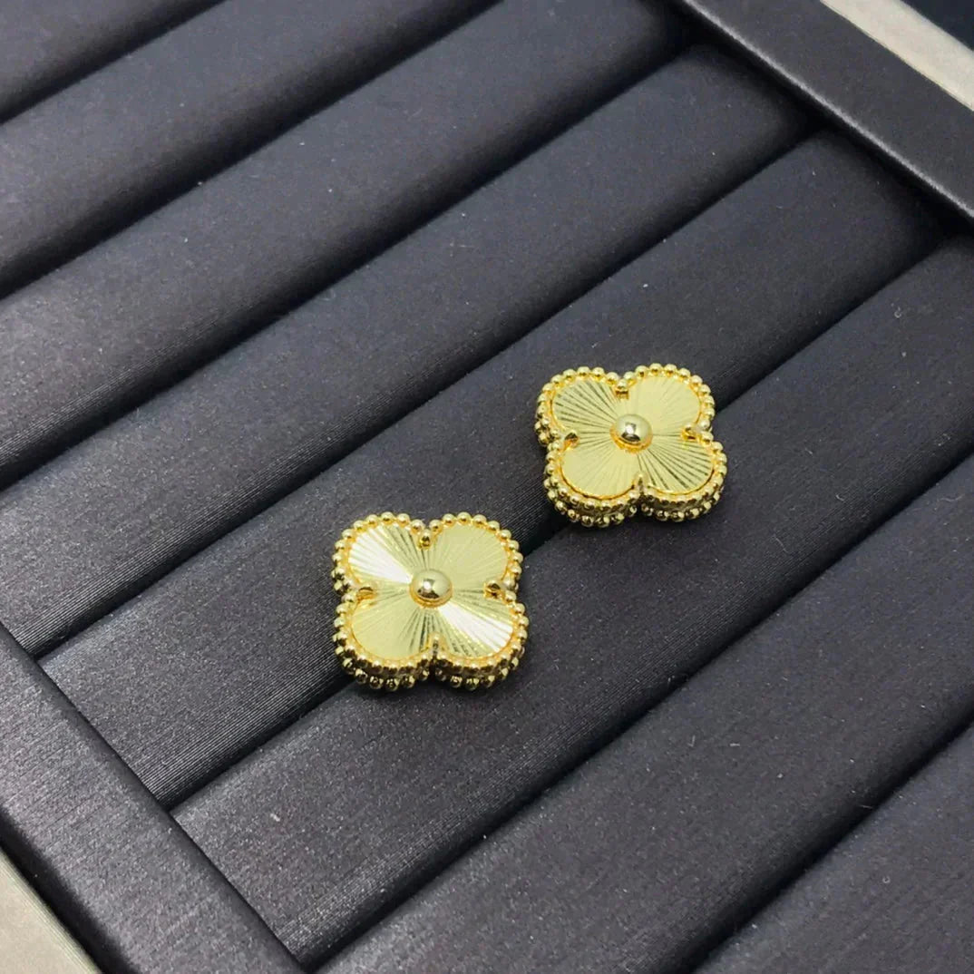 ¡®Dream¡¯CLOVER MINI 9.5MM LASER EARRINGS