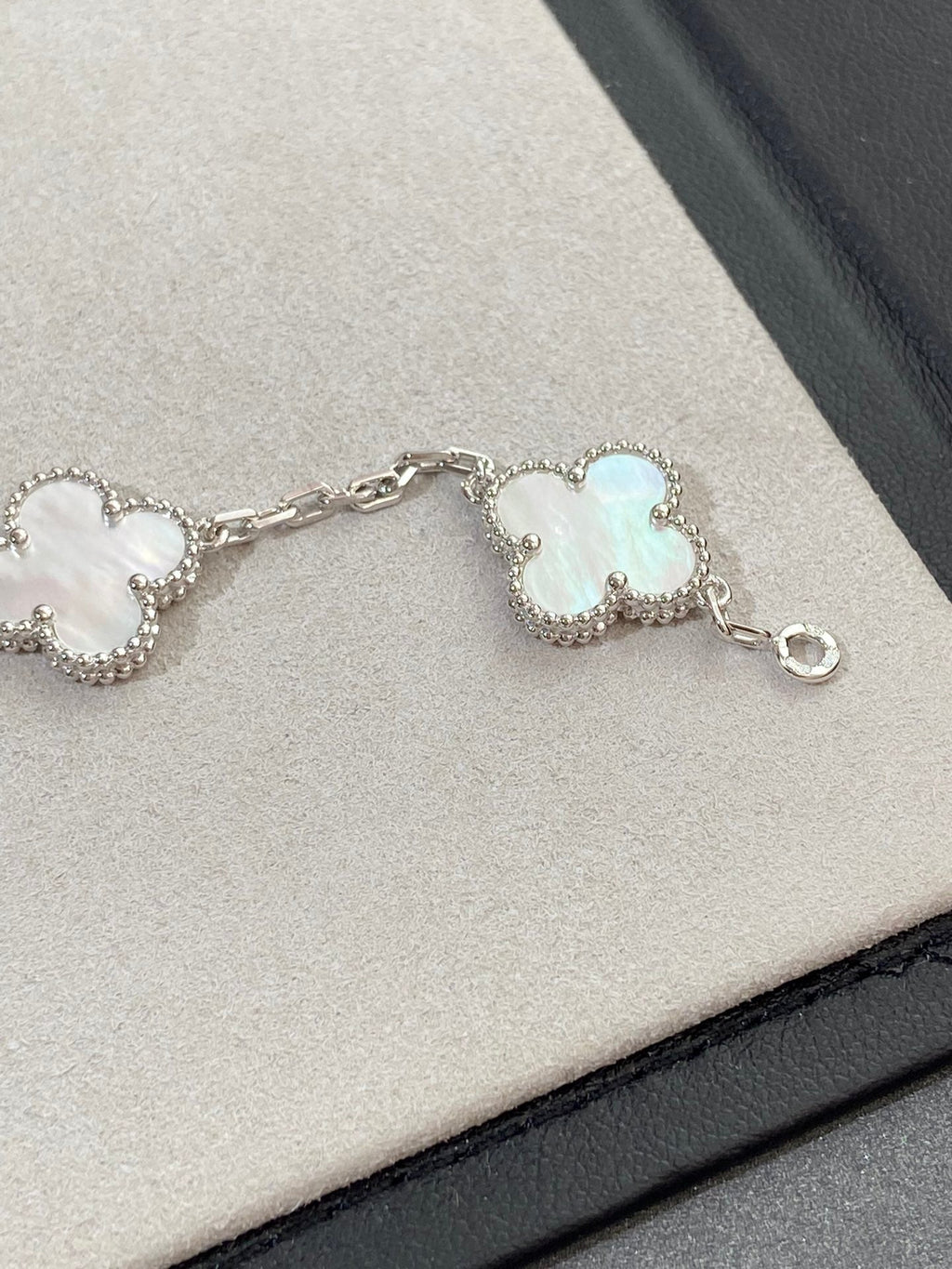 [Dream]New CLOVER WHITE PEARL MOP 5 MOTIF BRACELET COLLECTION