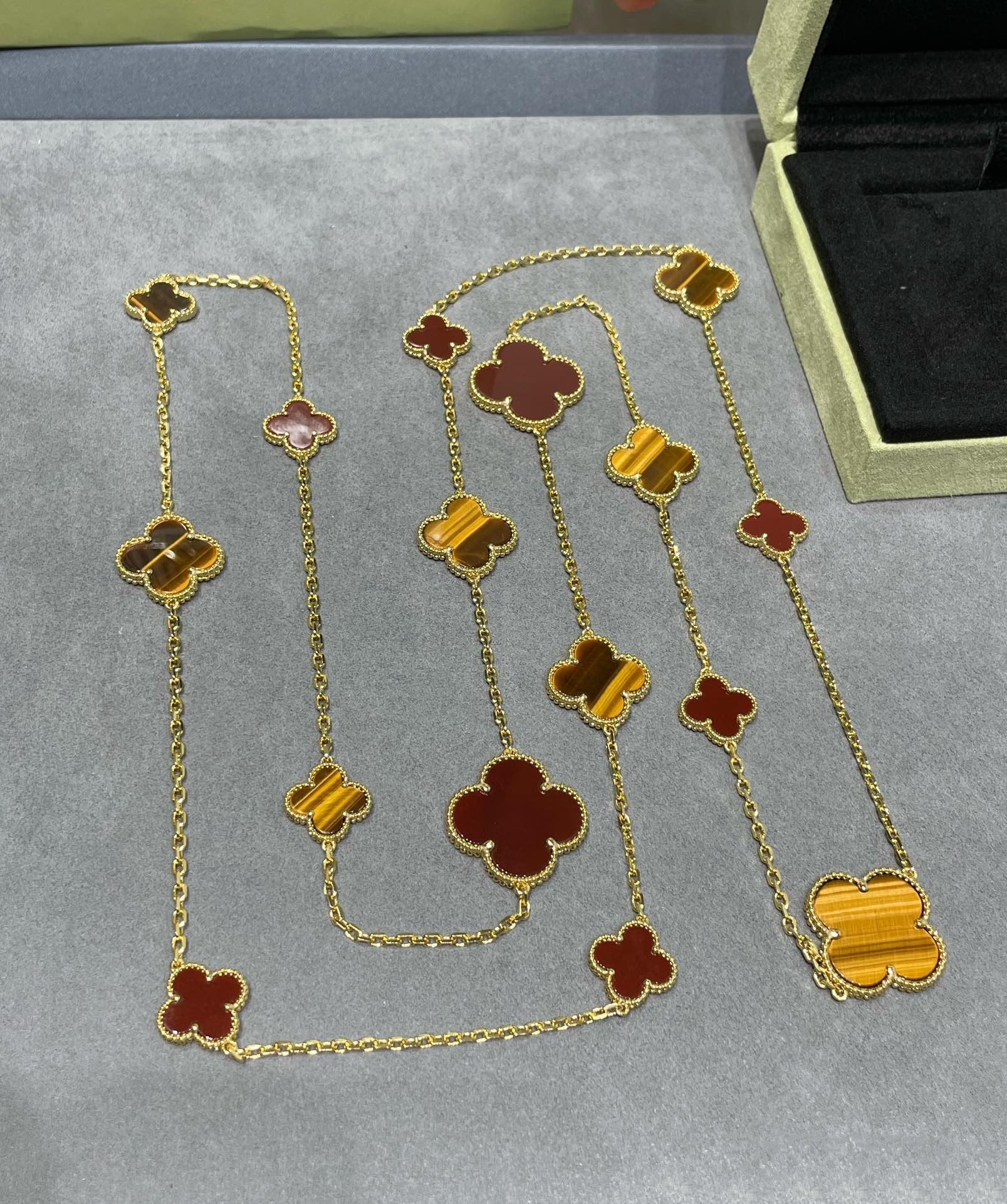 ¡®Dream¡¯CLOVER 16 MOTIF CARNELIAN TIGER EYE ROSE GOLD NECKLACE