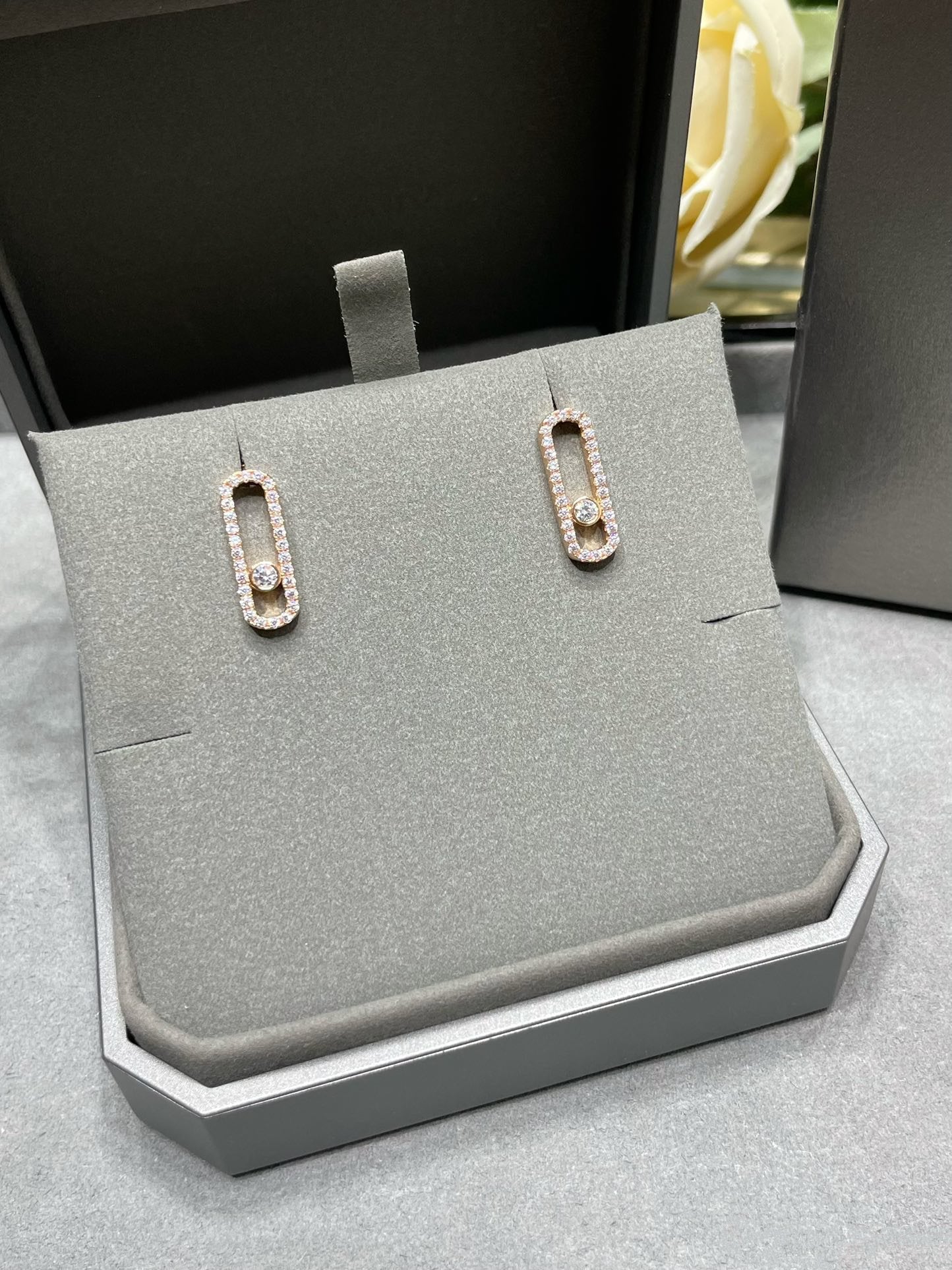 [Dream ]MOVE UNO STUD DIAMOND PAVED EARRINGS