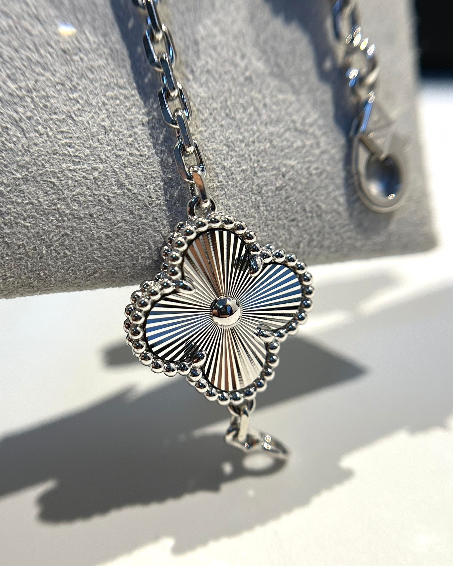 [Dream]New  CLOVER 5 MOTIF LASER BRACELET COLLECTION