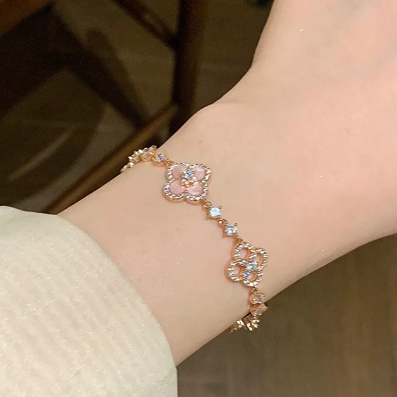 ¡®Dream¡¯CLOVER 5 MOTIF PINK BLUE RED WHITE BRACELET