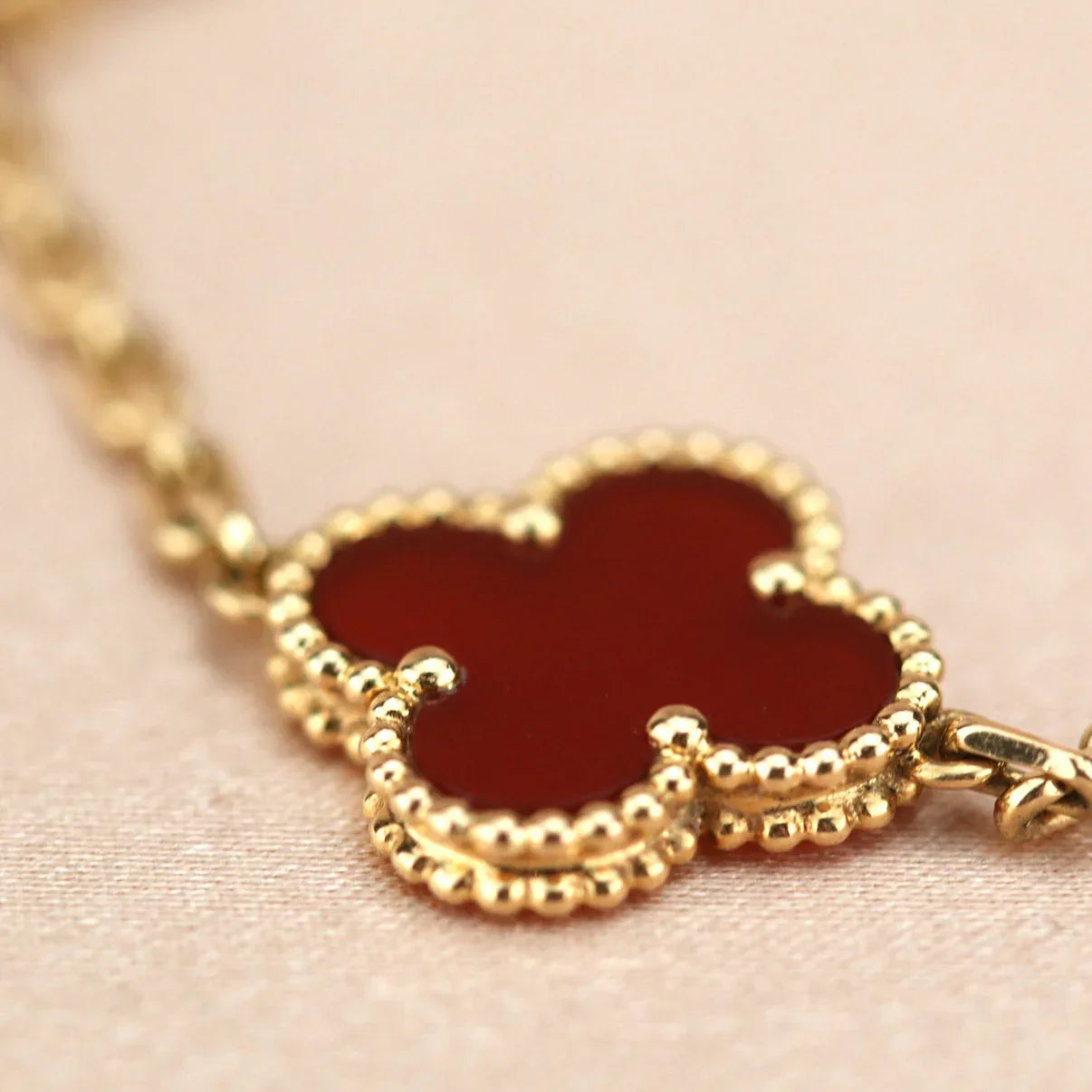 [Dream]New  CLOVER 5 MOTIF RED CORNELIAN BRACELET COLLECTION
