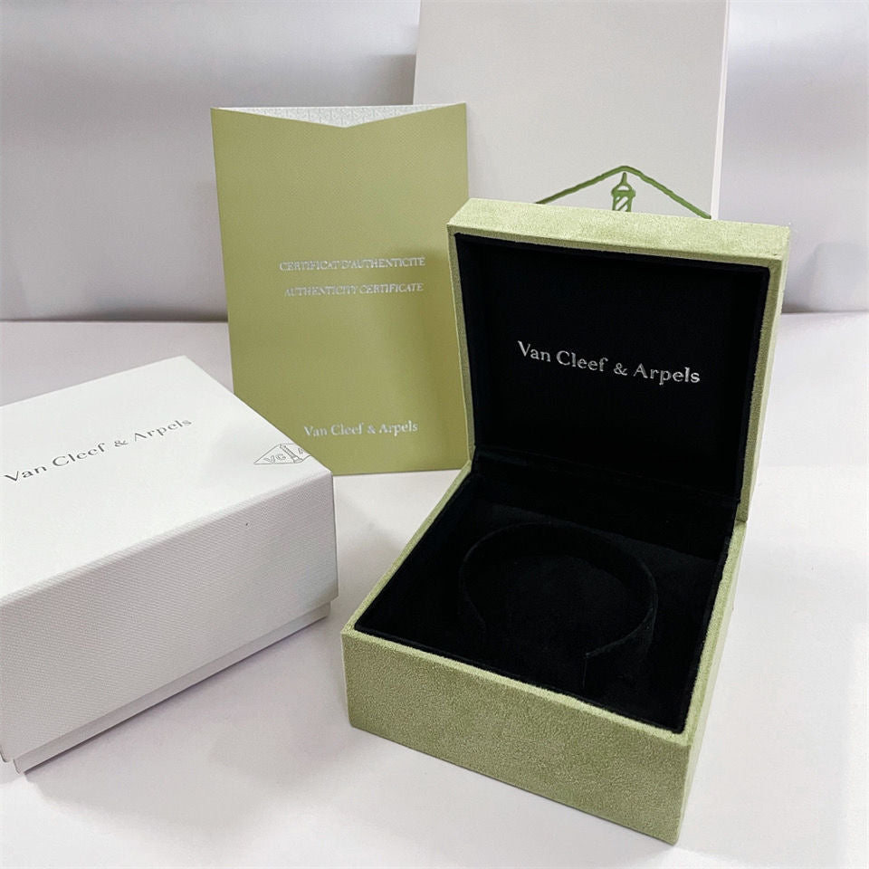 ¡®Dream¡¯VA CLOVER BRACELET NECKLACE RING BOX GIFT BAG