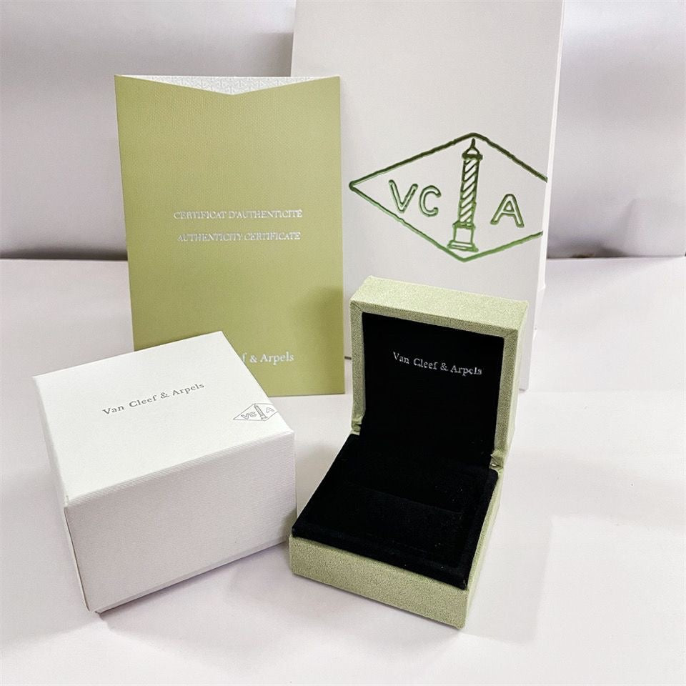 ¡®Dream¡¯VA CLOVER BRACELET NECKLACE RING BOX GIFT BAG