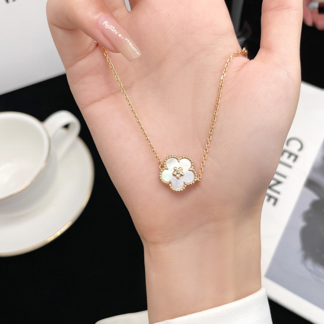 ¡®Dream¡¯LUCKY  WHITE MOP  PLUM BLOSSOM NECKLACE