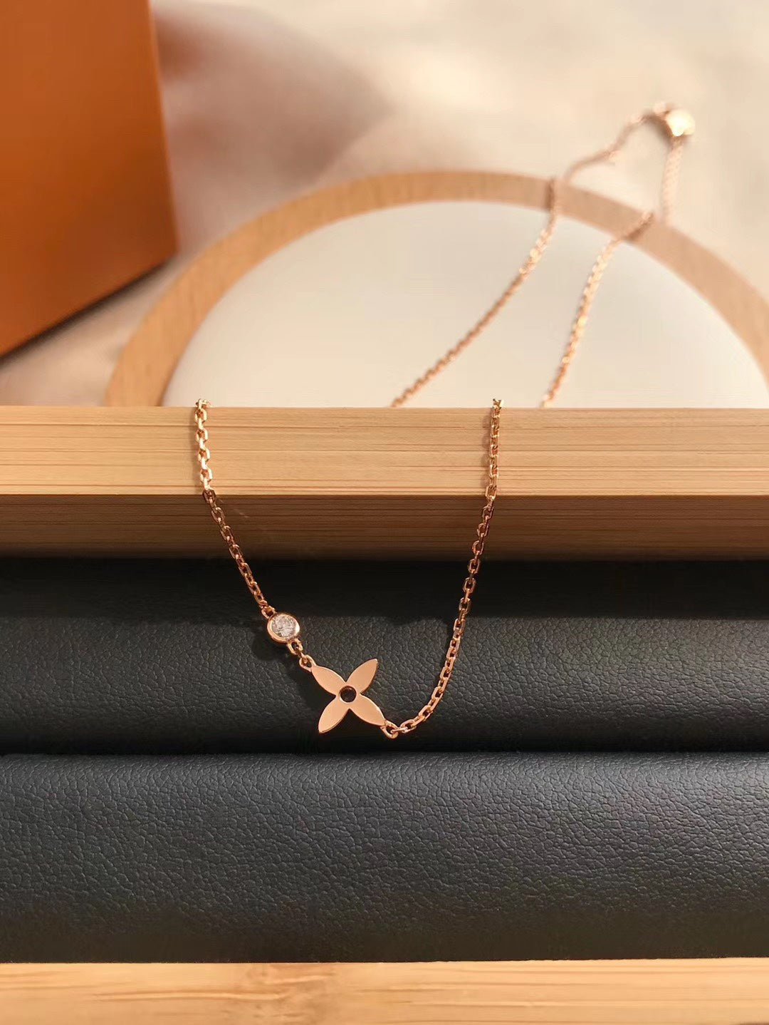 ¡®Dream¡¯BLOSSOM PENDANT PINK GOLD AND DIAMOND