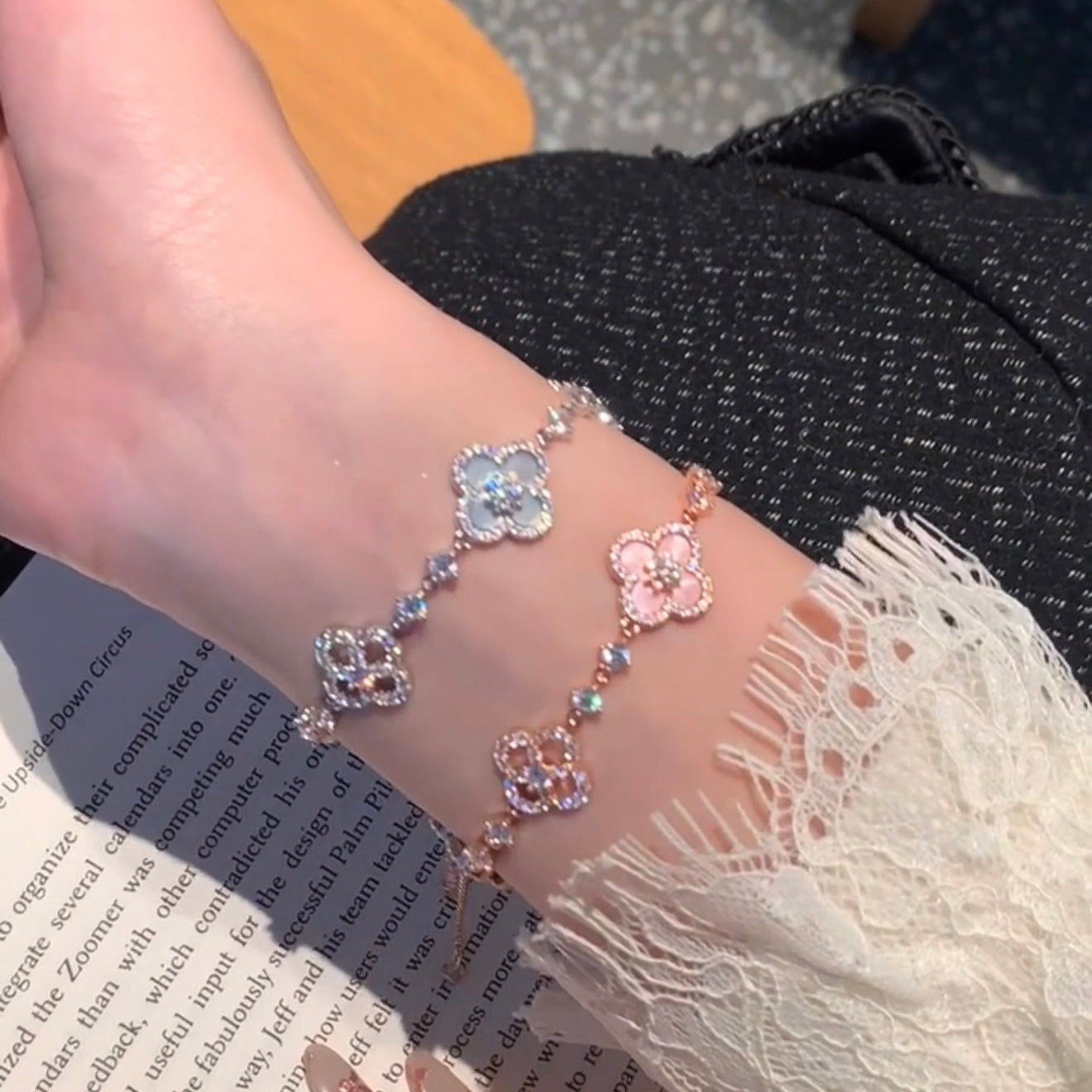 ¡®Dream¡¯CLOVER 5 MOTIF PINK BLUE RED WHITE BRACELET