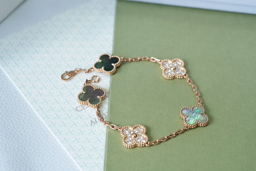 [Dream]New CLOVER 5 MOTIF GRAY MOP BRACELET COLLECTION