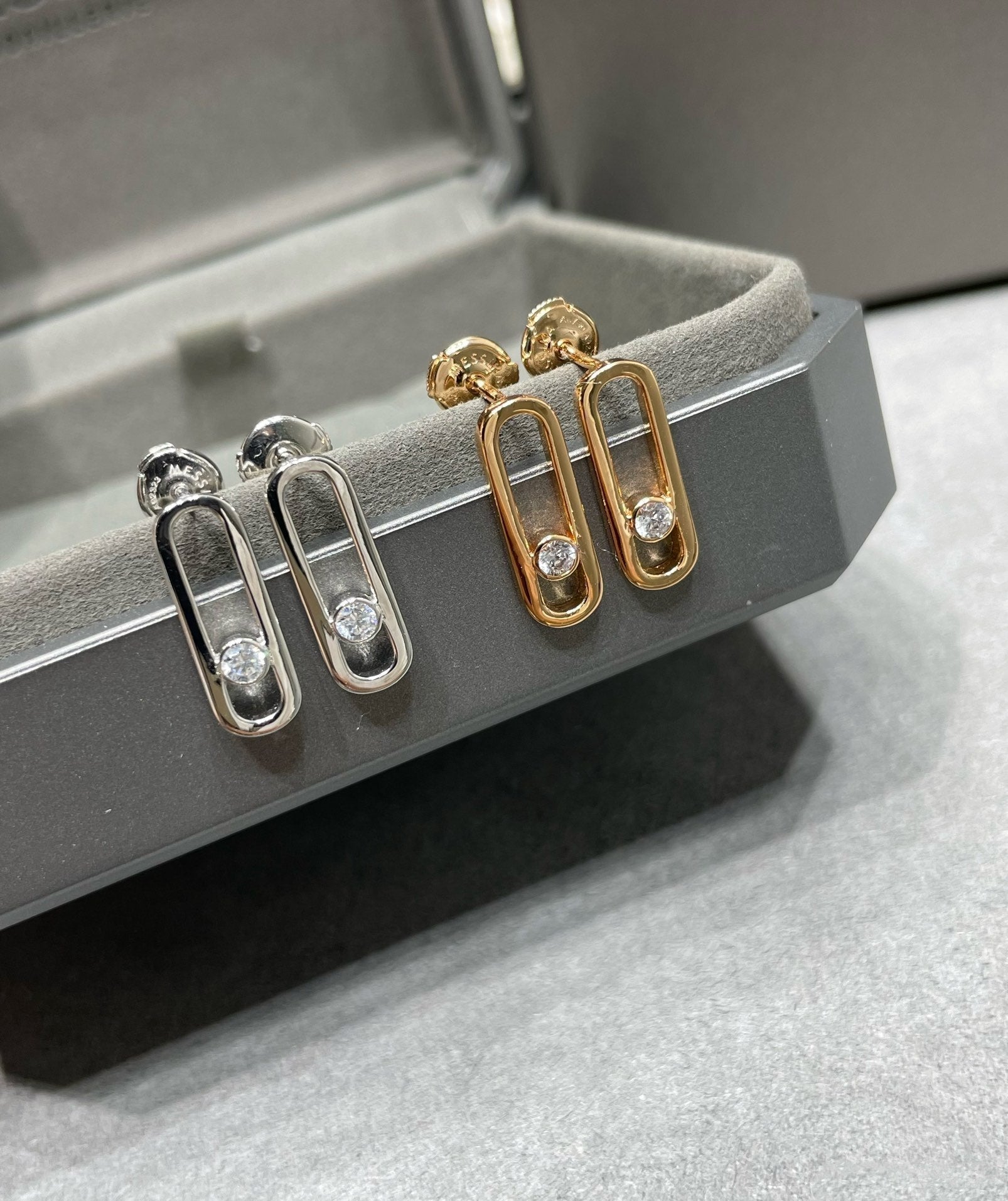[Dream ]MOVE UNO SMALL 1 DIAMOND EARRINGS