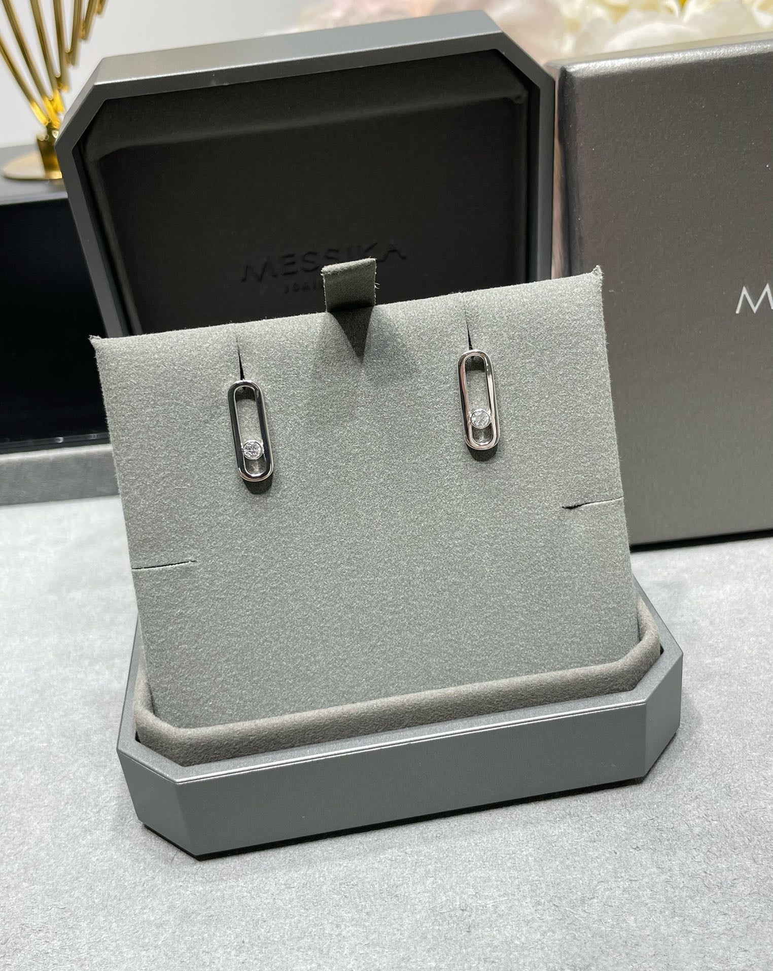 [Dream ]MOVE UNO SMALL 1 DIAMOND EARRINGS