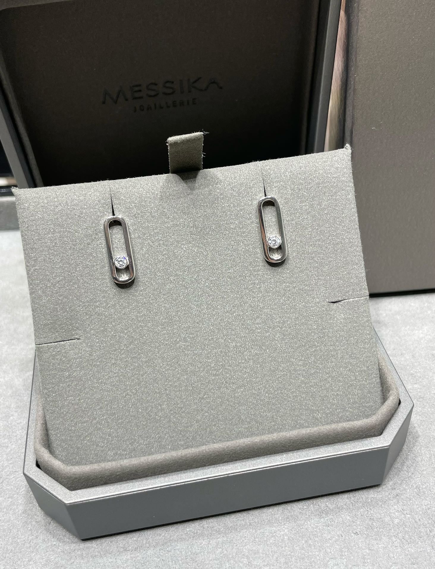 [Dream ]MOVE UNO SMALL 1 DIAMOND EARRINGS