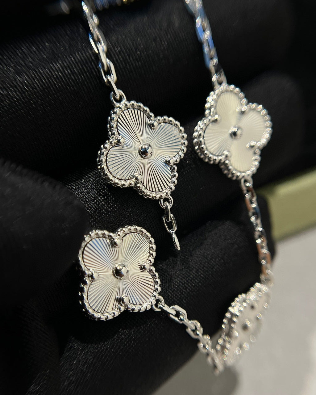 [Dream]New  CLOVER 5 MOTIF LASER BRACELET COLLECTION